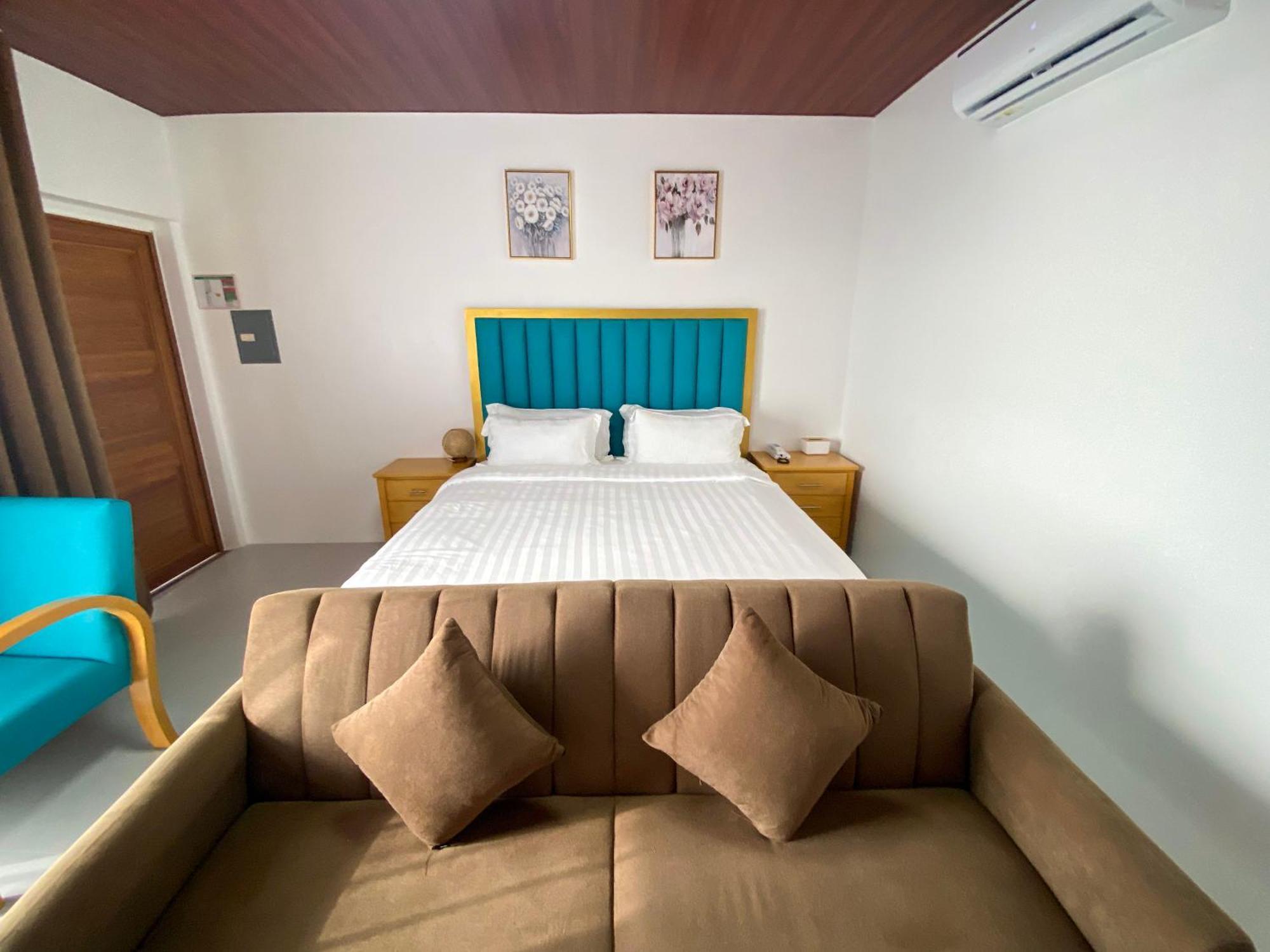 Q Beach Resort Cabangan Exterior photo