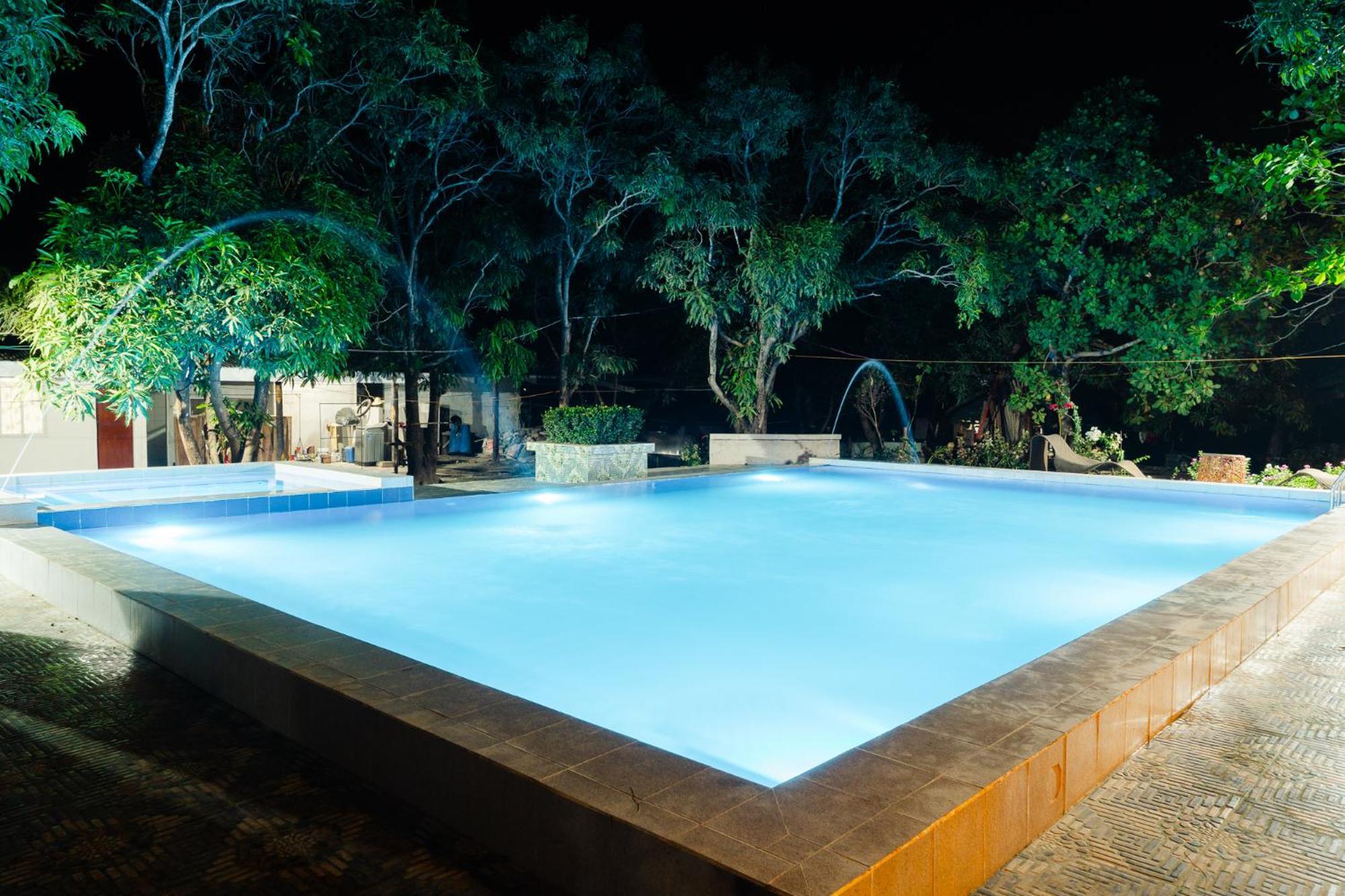 Q Beach Resort Cabangan Exterior photo