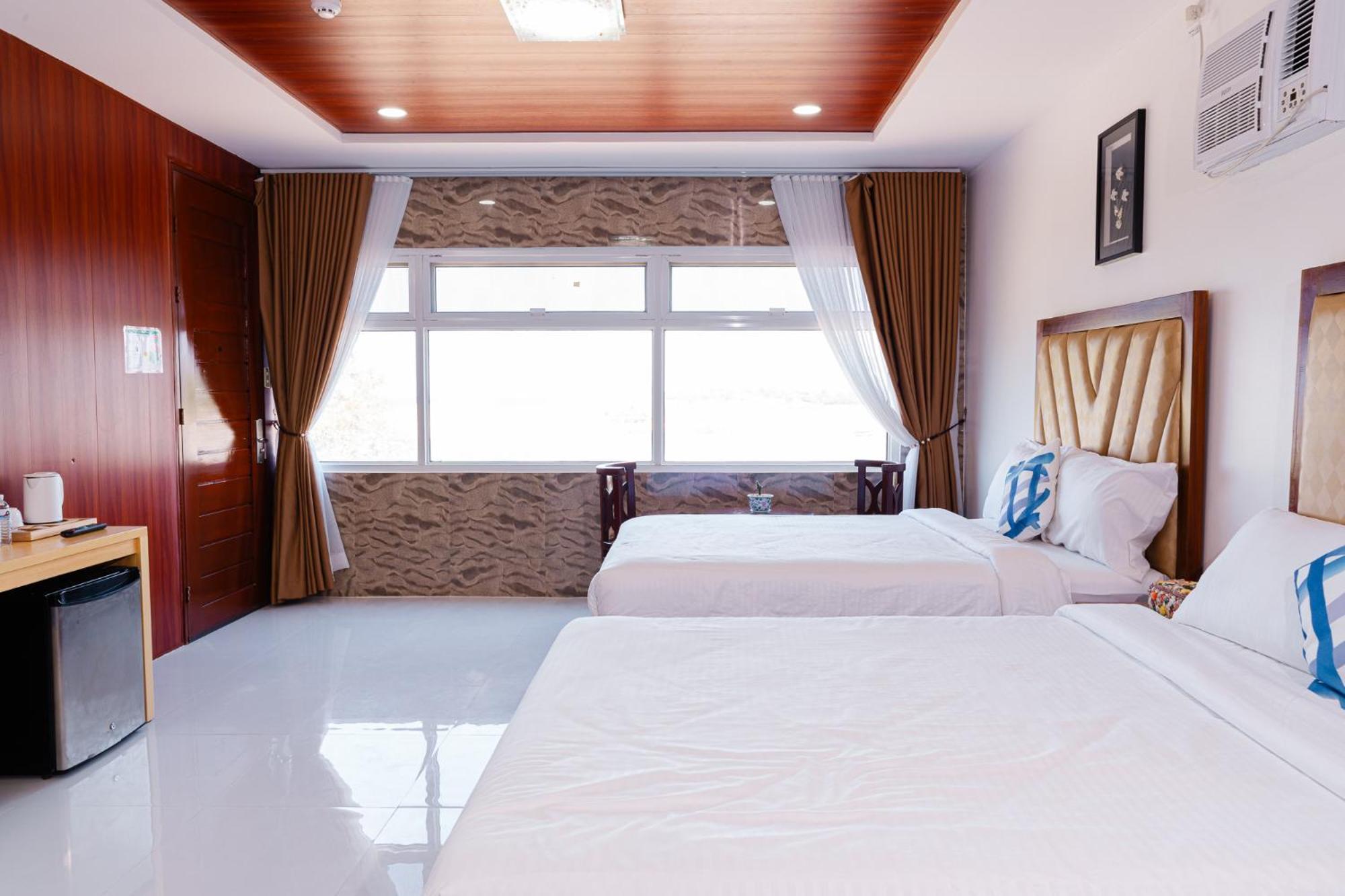 Q Beach Resort Cabangan Exterior photo