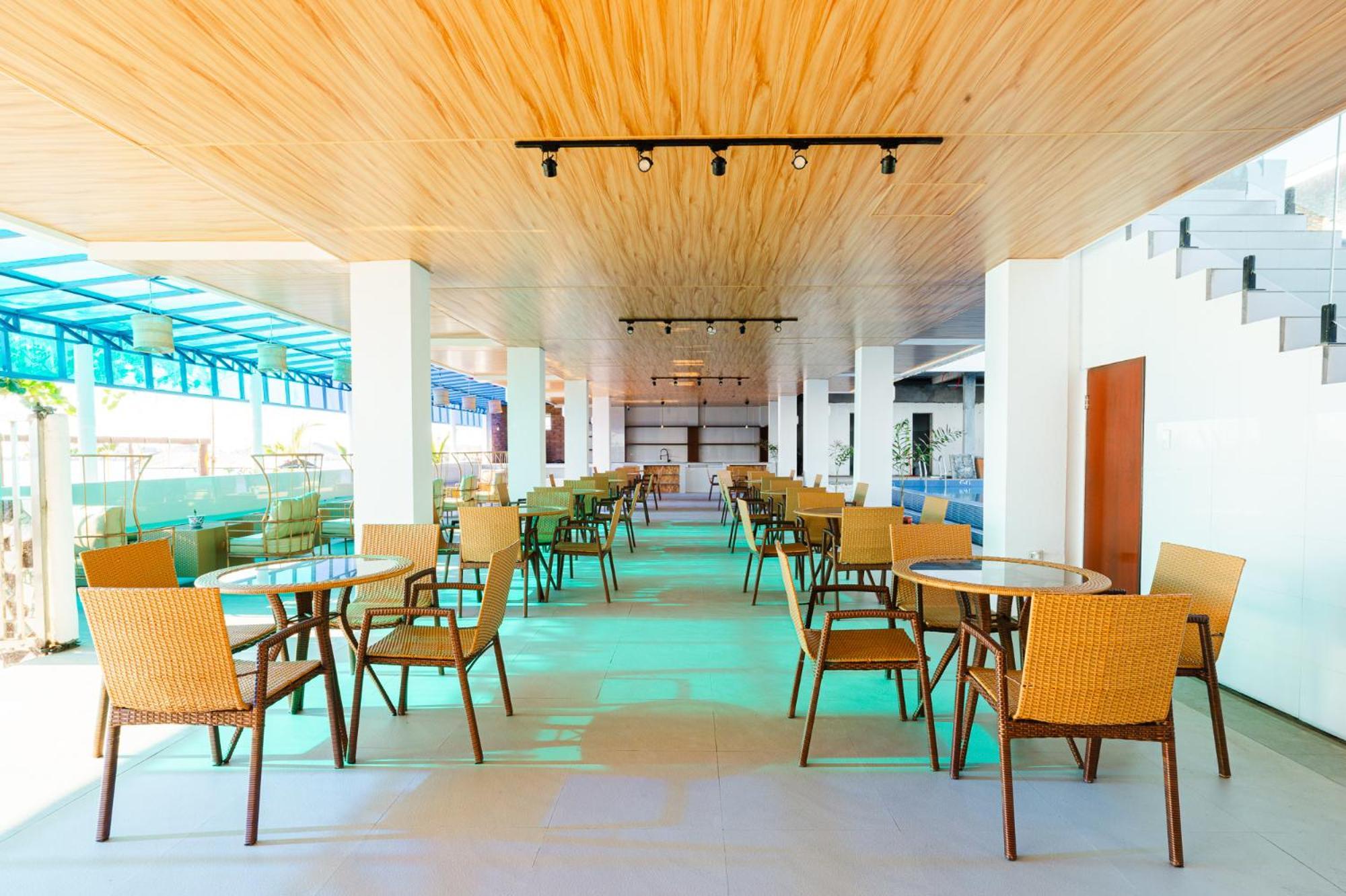 Q Beach Resort Cabangan Exterior photo